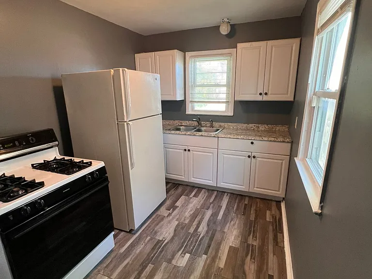 8832 Vaughan St — Photo 8