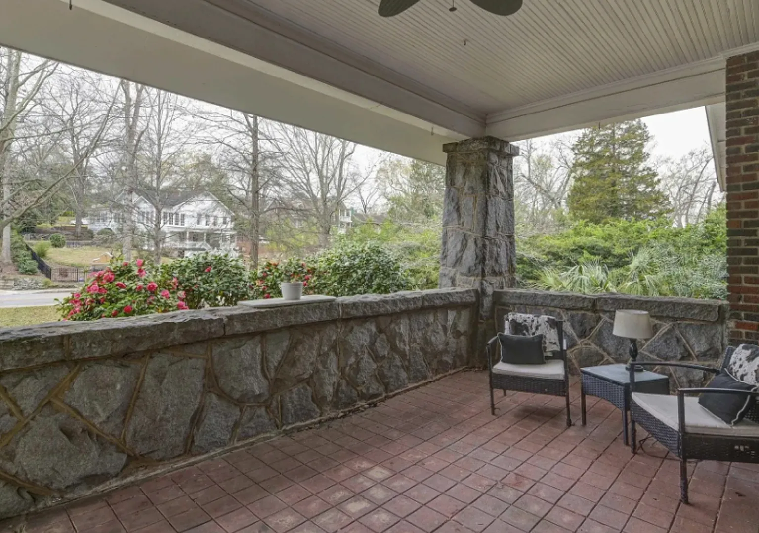 2027-2028 Pre Lease! Stunning 3 Bedroom, 2 Bath With A Study - Walking Distance To Five Points - ... — Photo 3