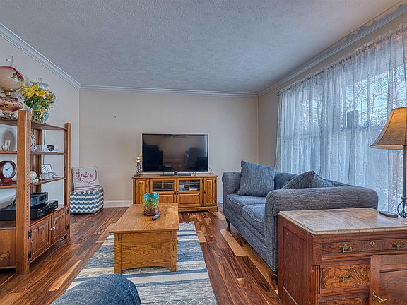 3rd image of 10401 Wolfinger Rd