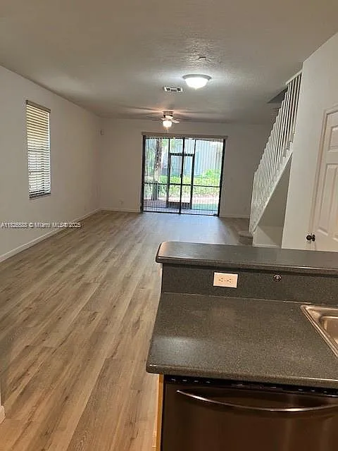 4 bed, 2.5 bath, 1790 sqft, $3,700 — Photo 4