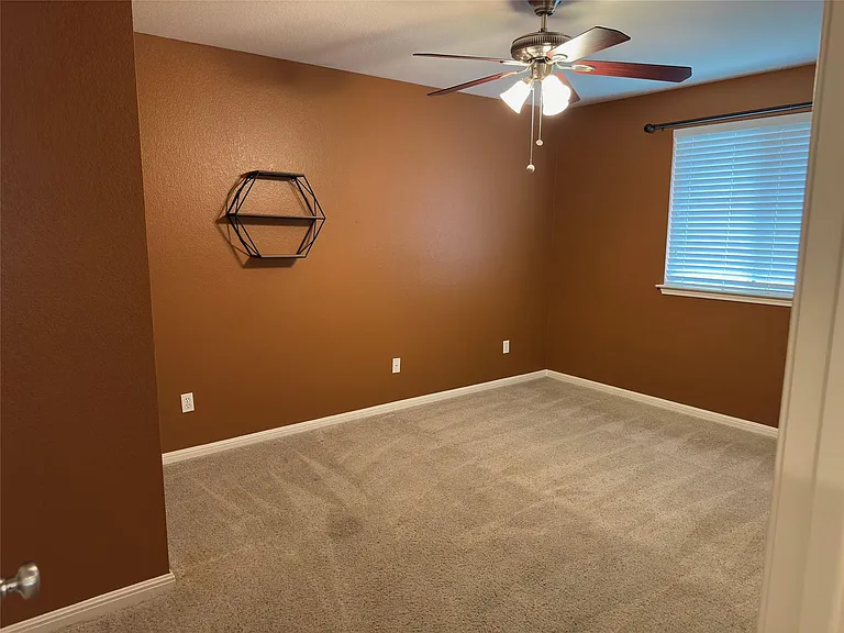 15008 Fernhill Dr — Photo 21
