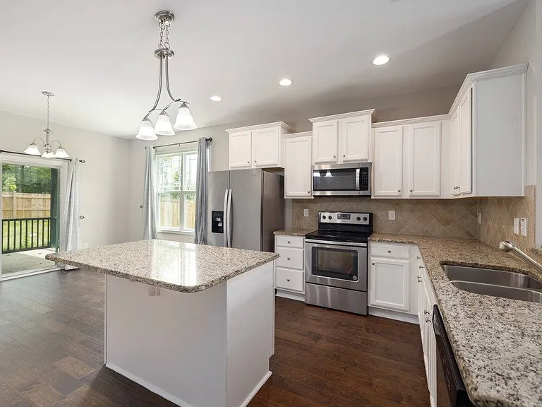 135 Fairview St — Photo 1