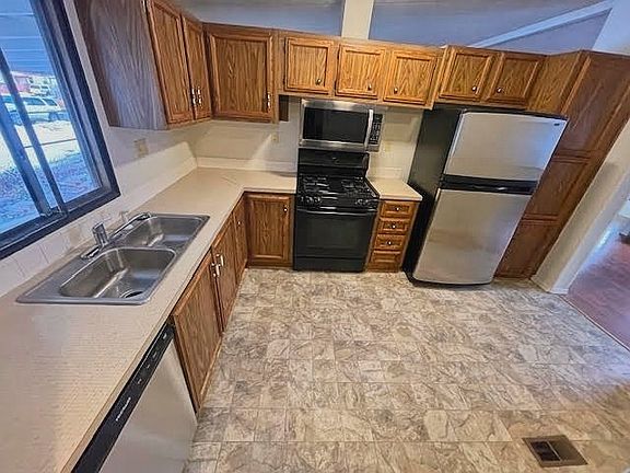4th image of 1093 Fleetwood Ave