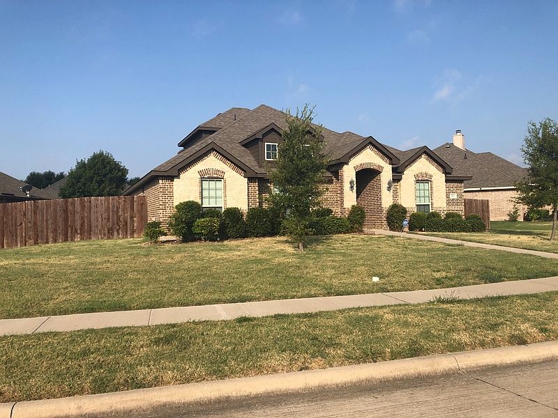 2nd image of 211 Winters Edge Dr