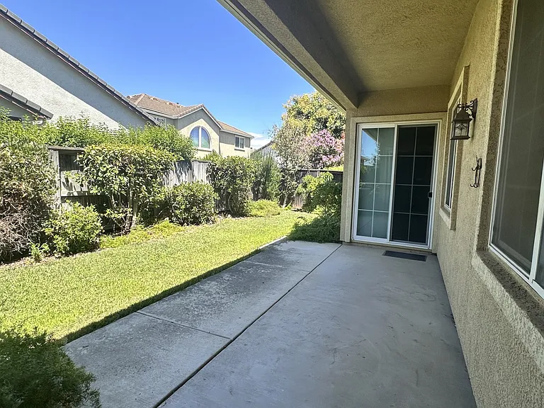 553 Rowland Ct — Photo 17