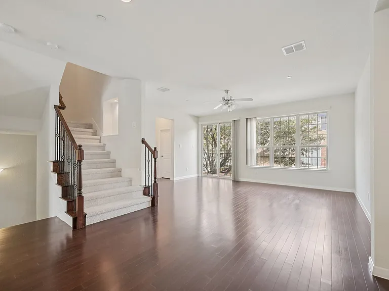 3934 Amberwood Dr — Photo 10