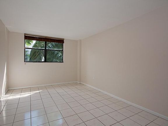 4th image of 1666 West Ave APT 407