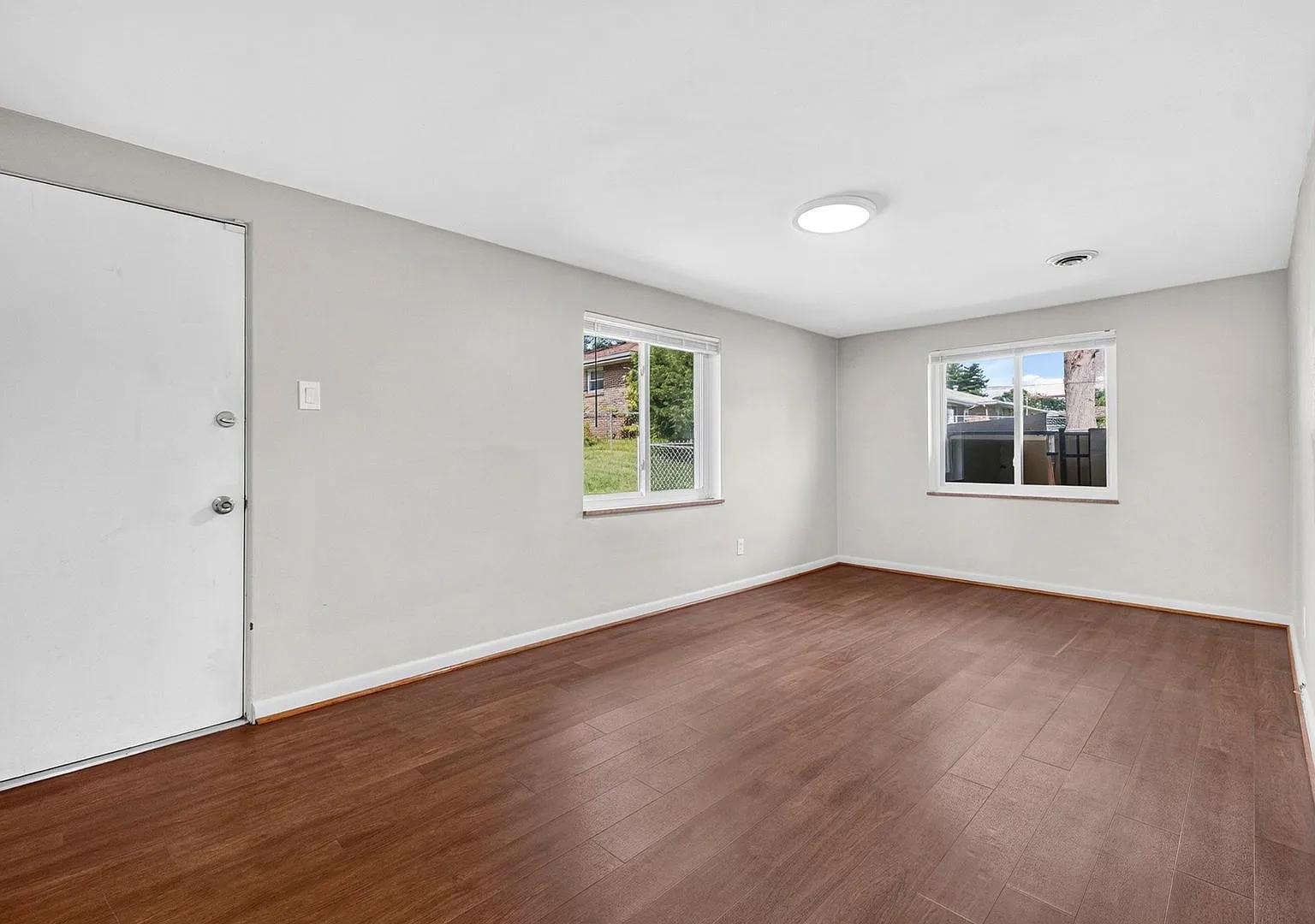 3 bed, 1.5 bath, 1564 sqft, $1,320 — Photo 1