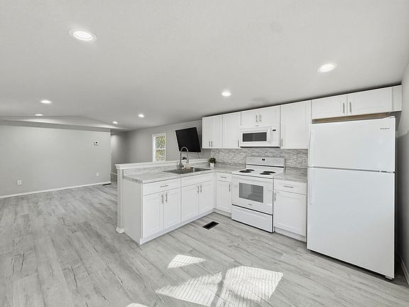 2nd image of 7370 NW 166th St