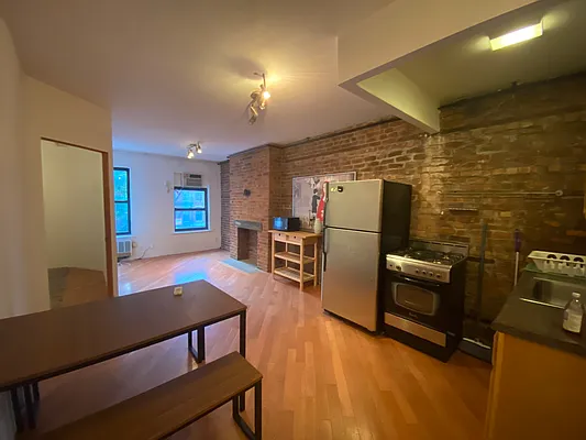 Rented by Batra Group Inc | media 9