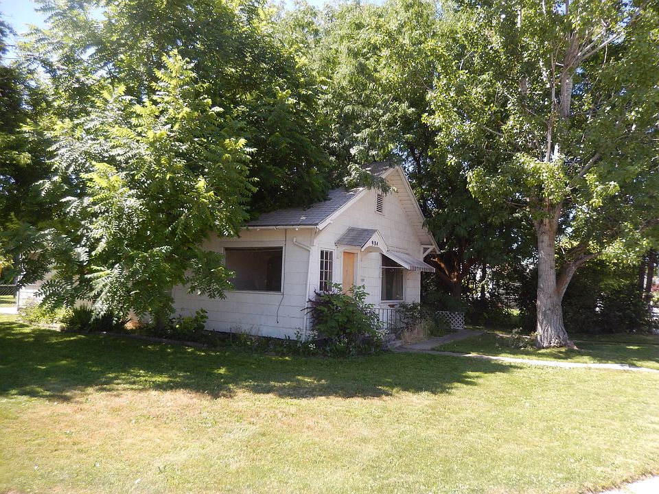 1st image of 904 16th Ave S