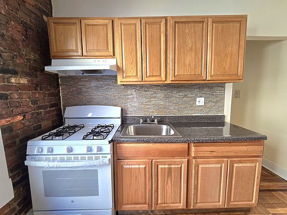 3rd image of 566 Parkside Ave #D7
