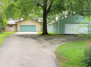 6852 Woodland Dr, Hastings, MI 49058