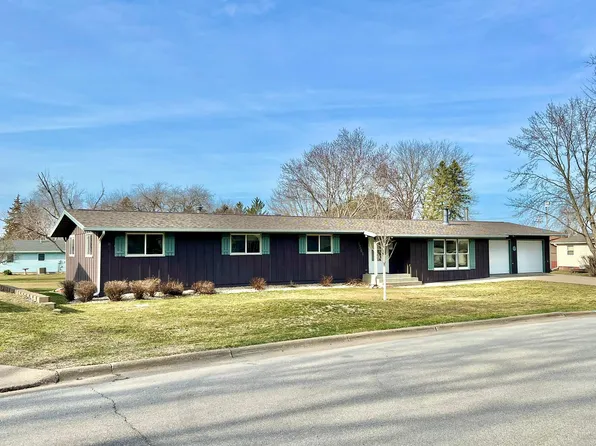 1561 Circle Dr, Winona, MN 55987