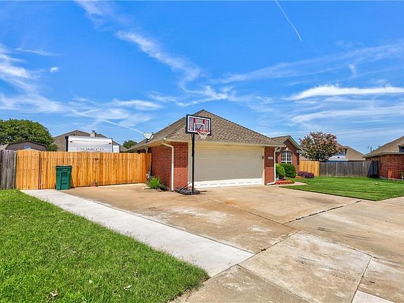 3rd image of 505 SW 155th Ct