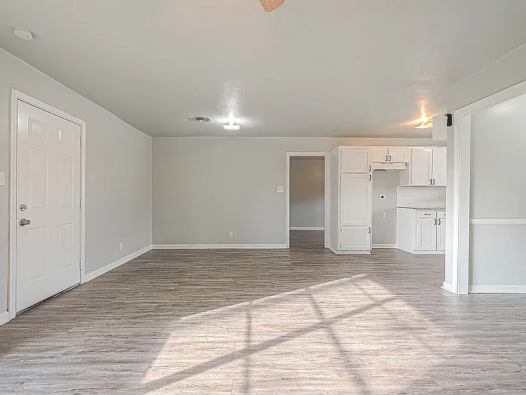 5646 Cedarburg Dr — Photo 11
