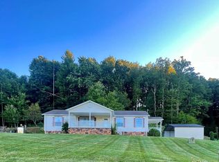 1152 Hinton Rd, White Oak, WV 25989