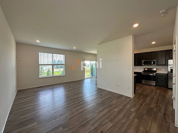 5th image of 10905 Illinois Dr