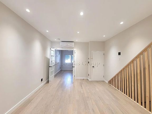 4th image of 2564 38th St APT 1