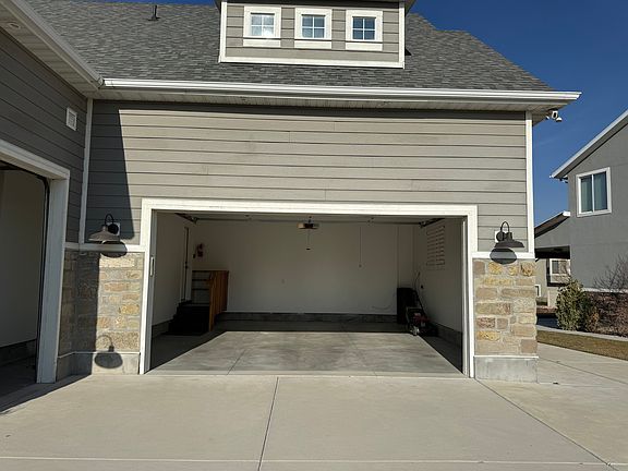 3rd image of 1428 W Black Wulff Dr