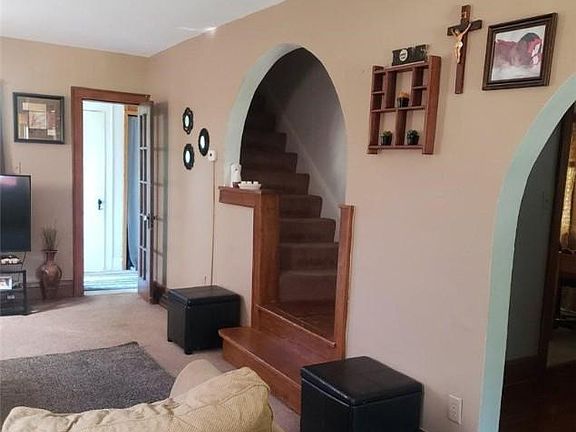 3rd image of 534 Glendora Ave