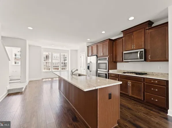 6002 Camerons Ferry Dr, Haymarket, VA 20169