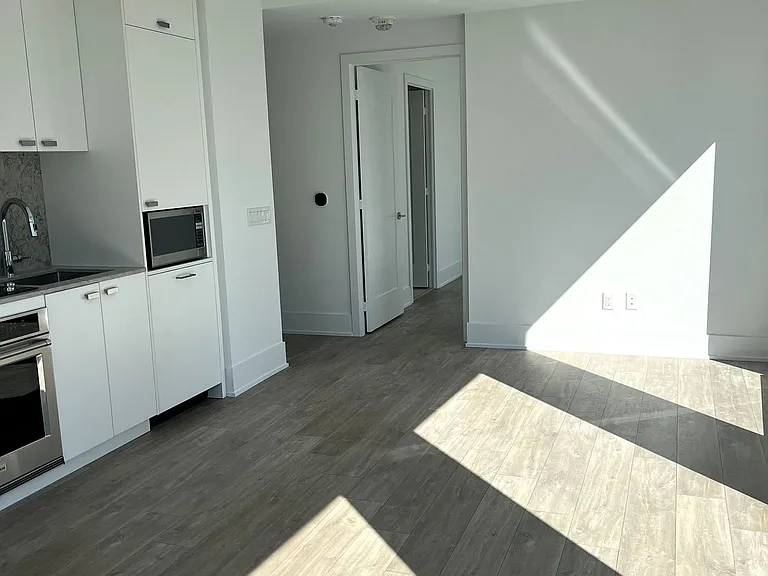 470 Front St W #1113 — Photo 8