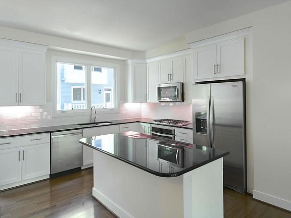 2nd image of 928 N Alfred St