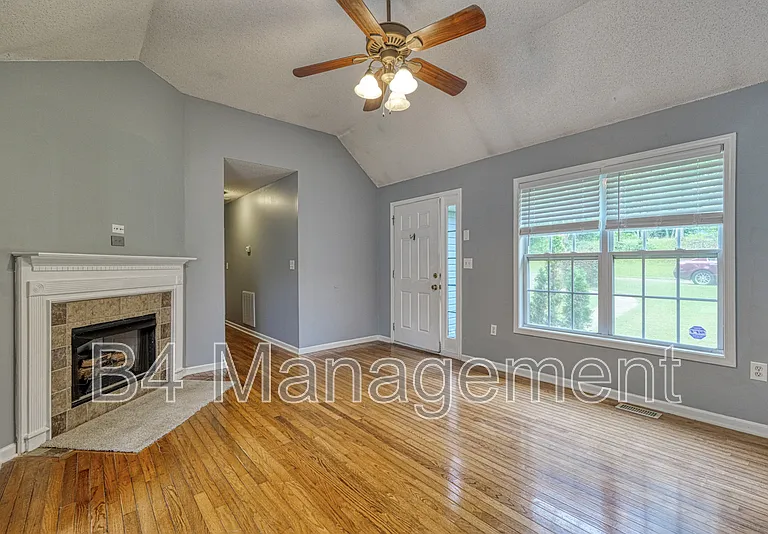 208 Cotton Creek Dr — Photo 6