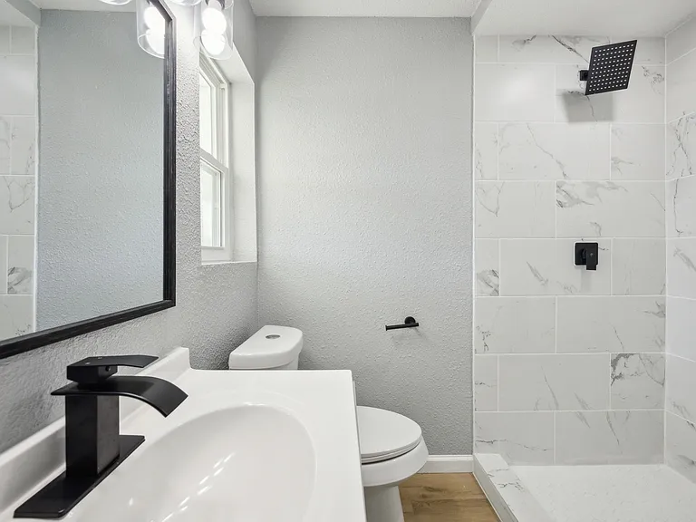 5124 Laurel Ln — Photo 2