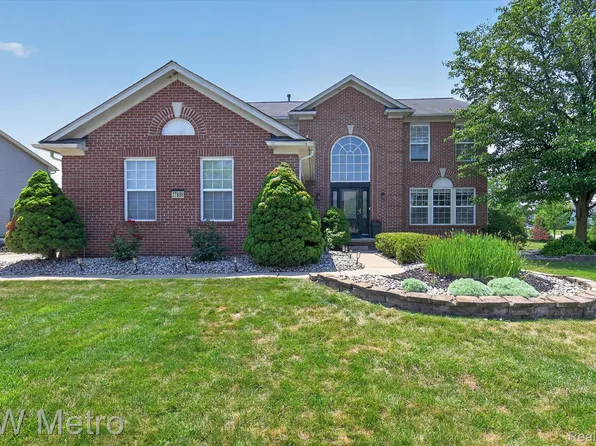 27886 Bluebird Dr, Flat Rock, MI 48134