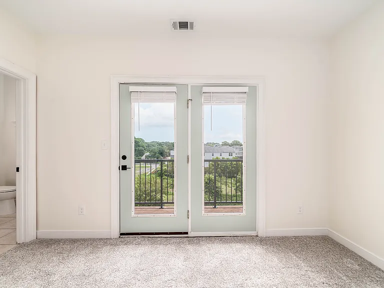 2221 Pretty Lake Ave — Photo 16