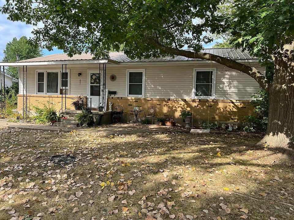 1st image of 607 N 19th St