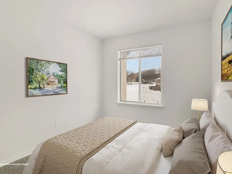 Hampton Manor Apartments & Townhomes — Photo 37