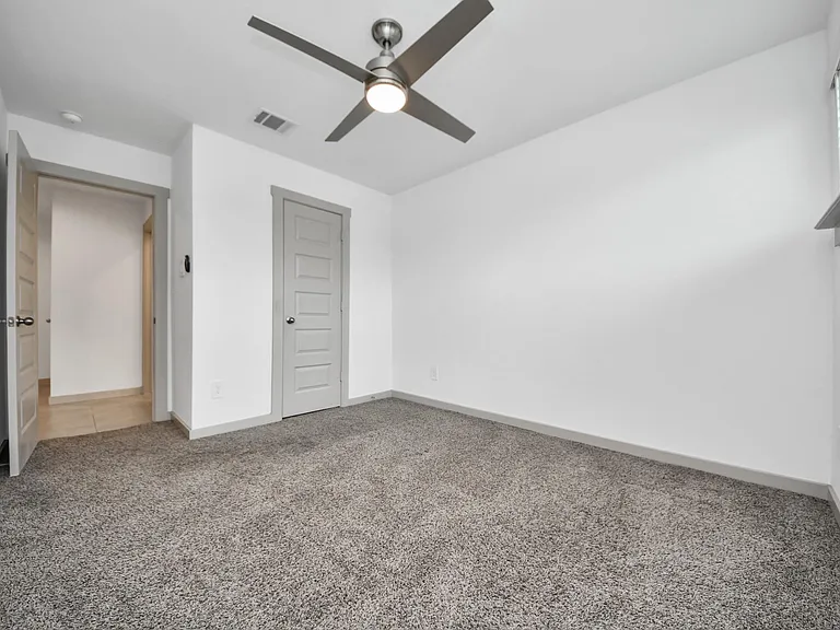 1118 Hyde Lake Ln — Photo 5