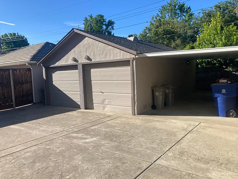 unit gets 1 garage