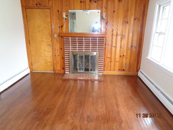 2nd image of 429 S Kalmia Ave