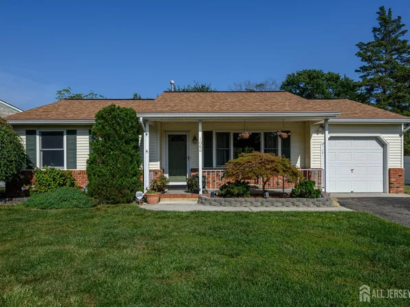 1080 Aspen Dr, Toms River, NJ 08753