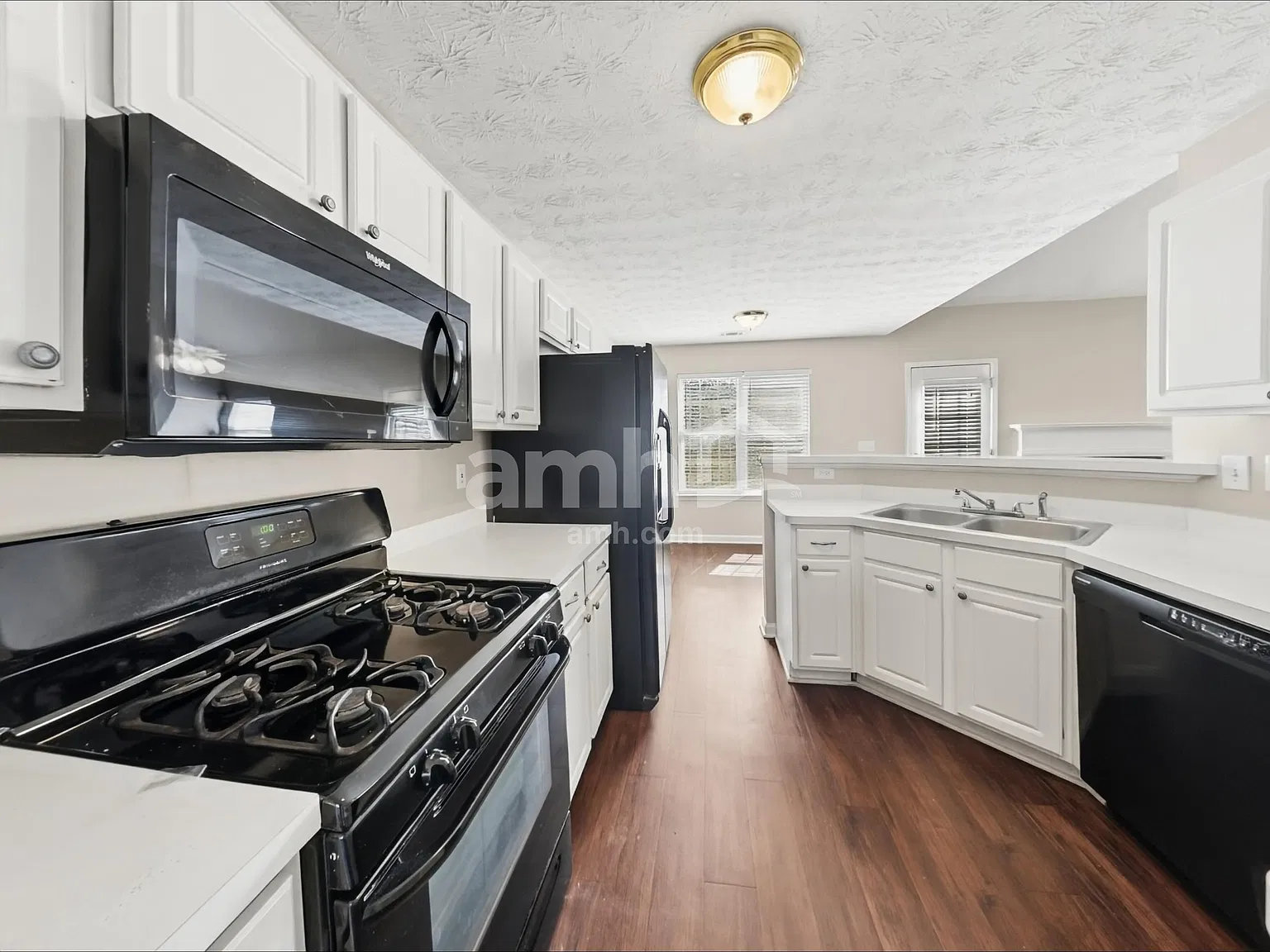 4 bed, 2.5 bath, 1630 sqft, $2,290 — Photo 3