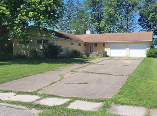 319 S Main St, Dana, IL 61321