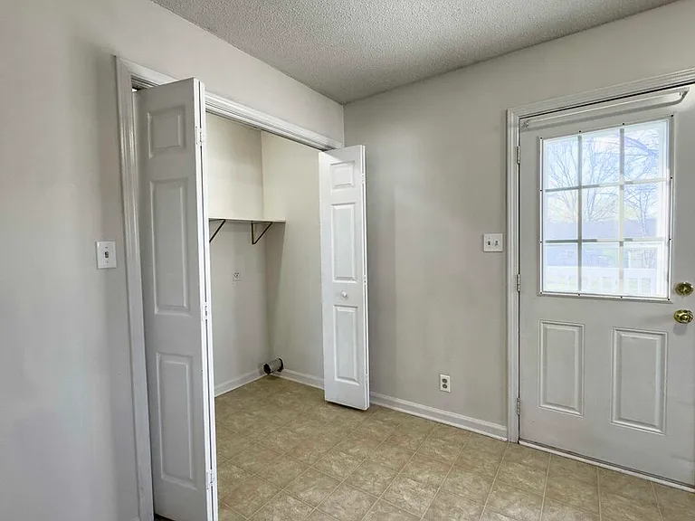 1028 Bush Ave — Photo 6