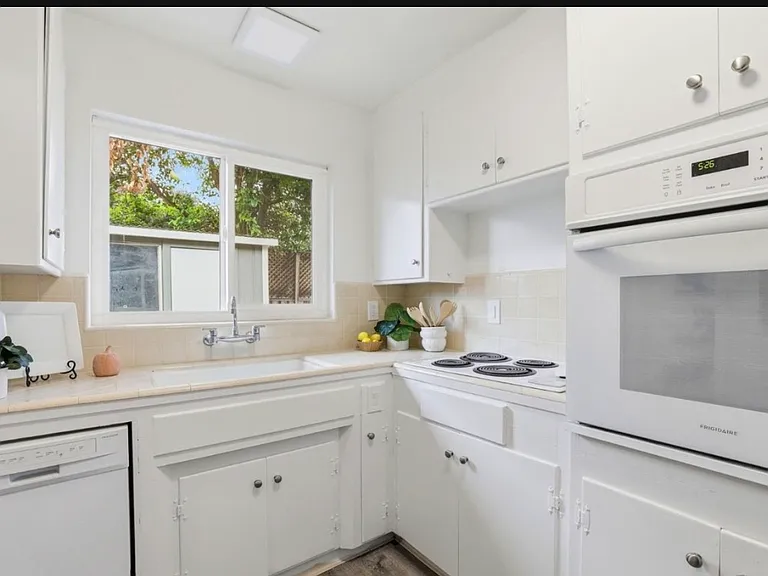 1070 Arroyo Seco Dr — Photo 6