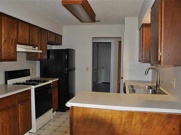 3rd image of 8209 Wexford Dr