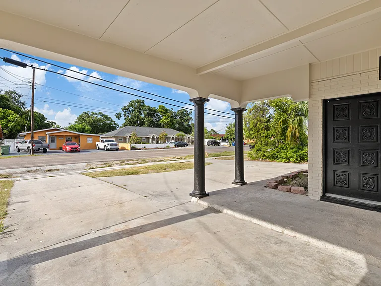 2706 W Tampa Bay Blvd — Photo 10