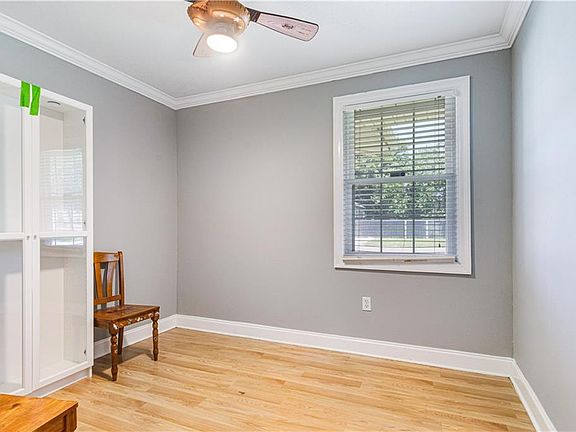 3rd image of 82 Packenham Ave