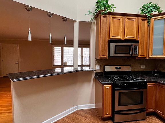3rd image of 105 Dover Dr APT 15