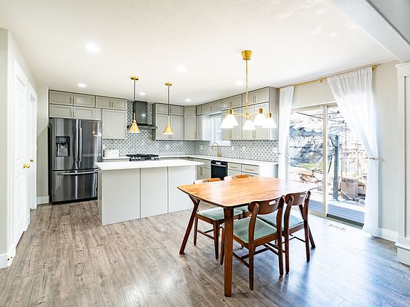 4th image of 7280 N Point Lookout Rd