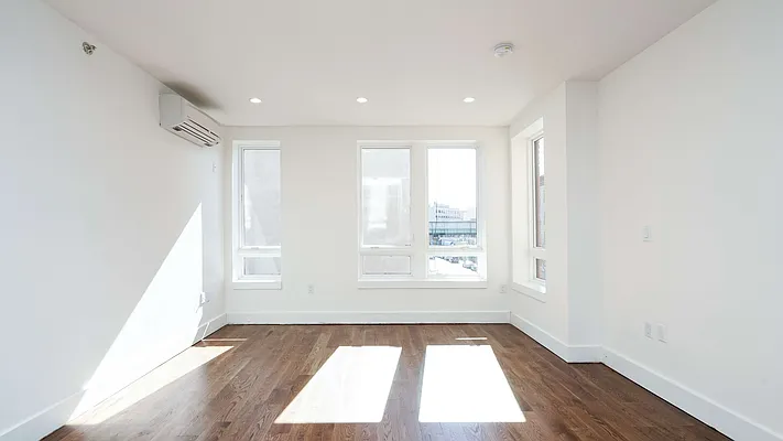 Rented by Nooklyn NYC LLC | media 105