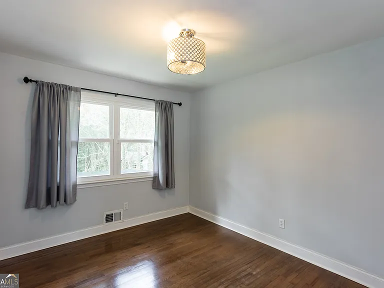 2752 Arrowood Dr #UPSTAIRS — Photo 12