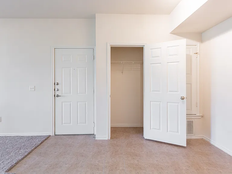 Town Square Apartments — Photo 22